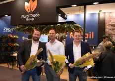 At the Floral Trade Group guests were given a nice bouquet to take home with them. Nino Cossen van Van der Plas, Robert Sprengers of Floral Trade Group and Thom van der Ende of Colorful Seasons helped handing them out.